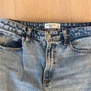 A&F Curve Love Mom Jean 27L